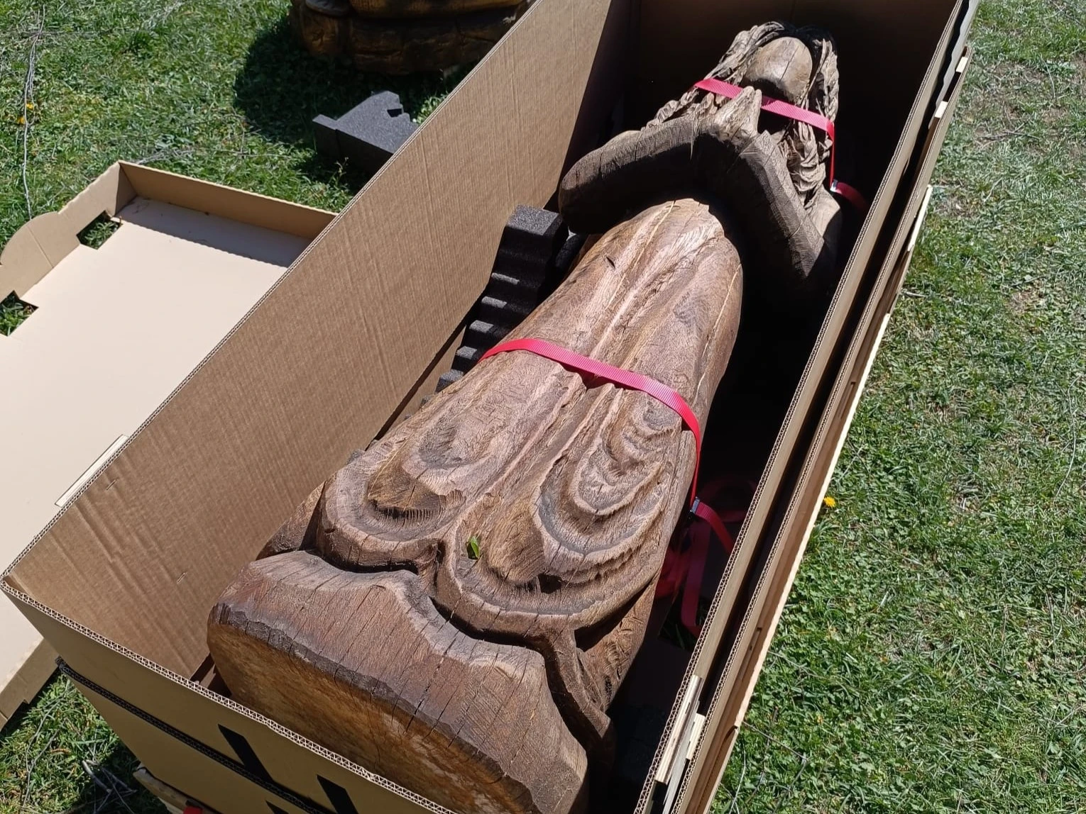 woodcarving-socha-v-krabici.jpg